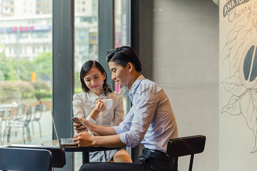 科技巨头因AI利好股价激增 Meta(META.US)和微软(MSFT.US)单日共增4000亿美元